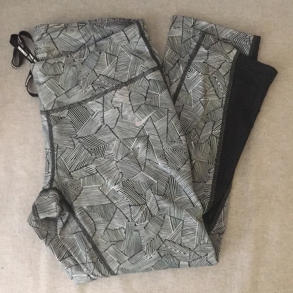 NWOT Nike capris sold** - Picture 2 of 2